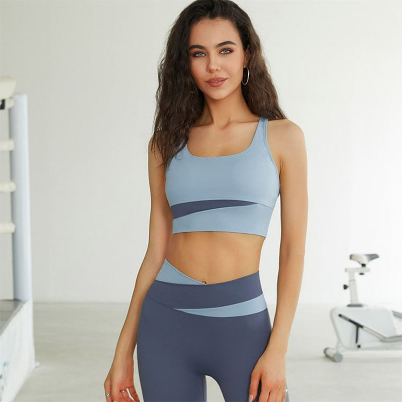Conjunto deportivo Cerna - Klouss - Chile - Mujer - Conjunto Deportivo - Polera deportiva, Ropa deportiva, Sport, Yoga